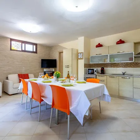 Maestrale Con Veranda Coperta Giardino 4 3 Bagni